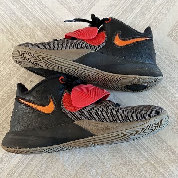 Nike Black Kyrie Flytrap III Basketball Sneakers - Picture 3 of 6